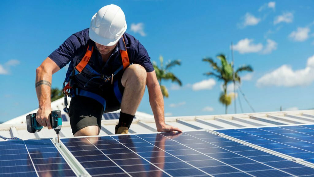 Solar-Panel-Installer